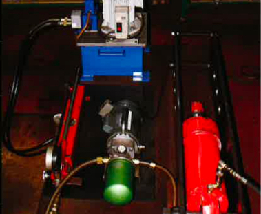 油圧シリンダー試験機